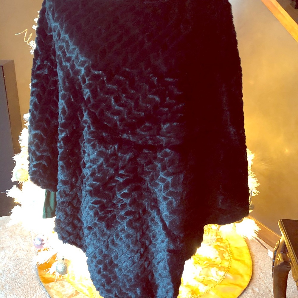 Black faux fur textured shawl.
